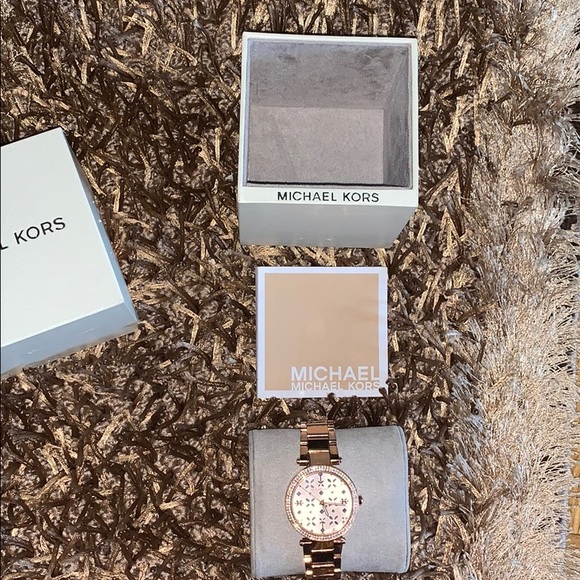 Brand New Rose Gold Michael Kors Watch - Picture 3 of 8